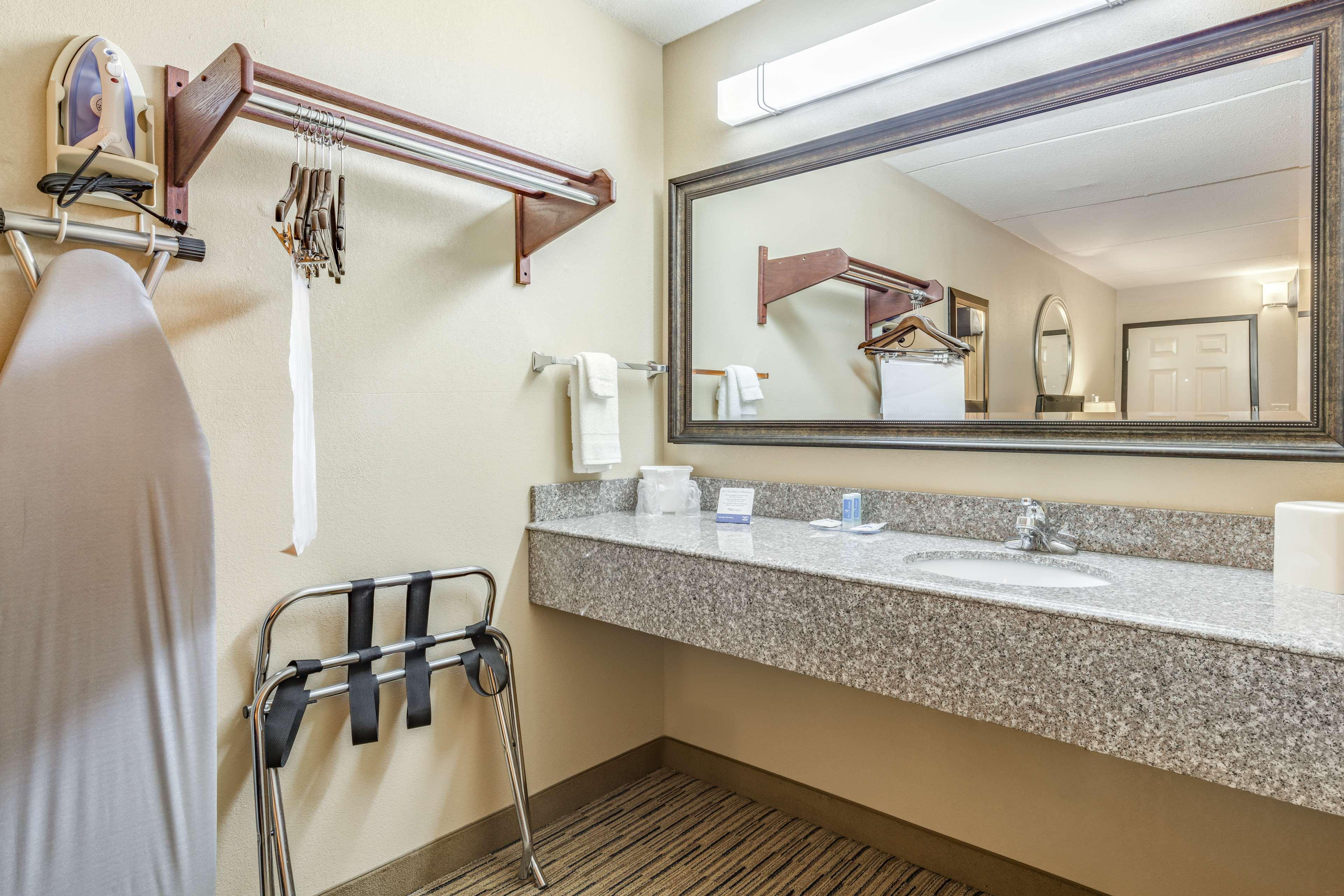 Hotel Western Premier Nyc Gateway 3*