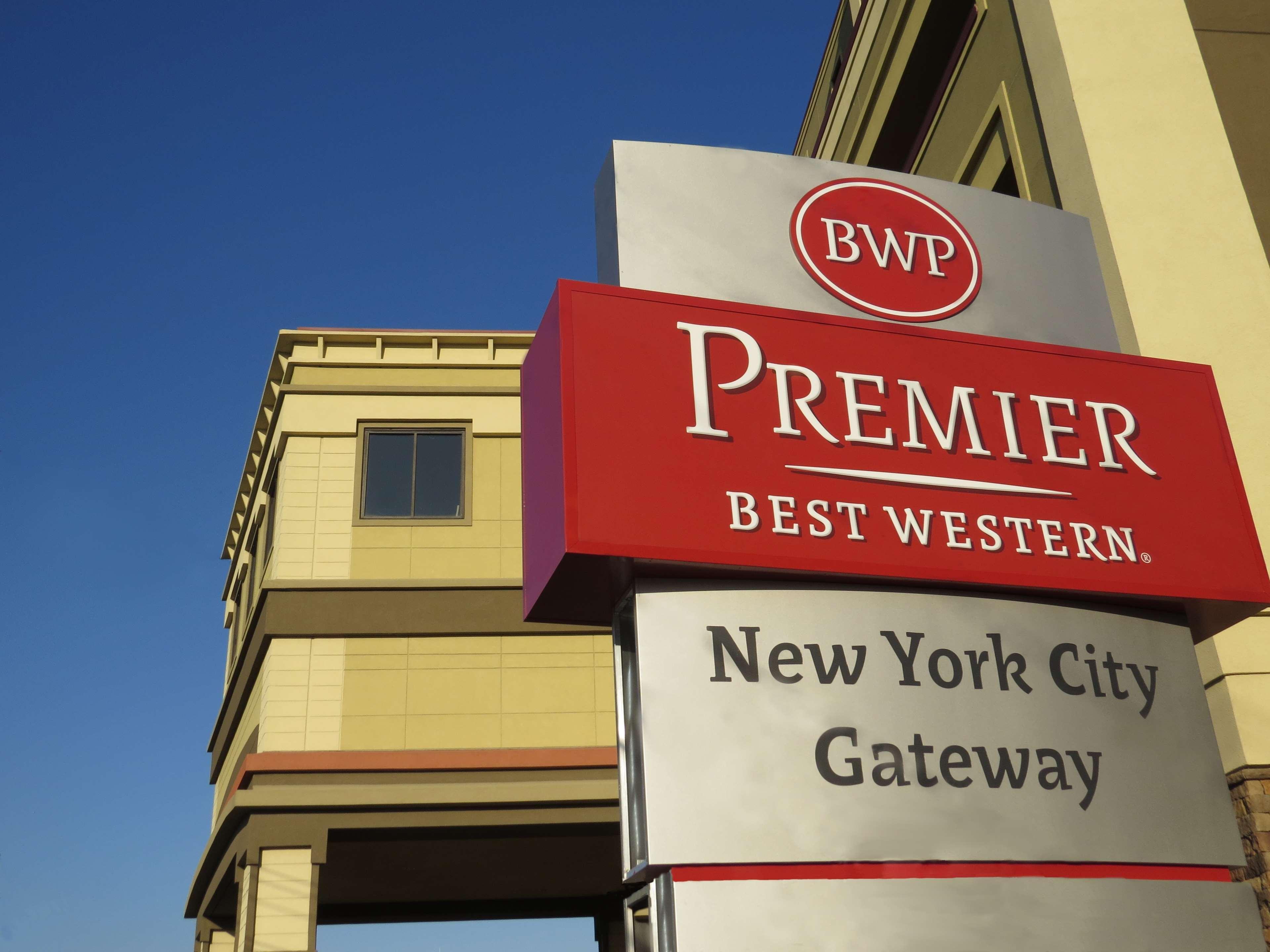 Western Premier Nyc Gateway Hotel 3*