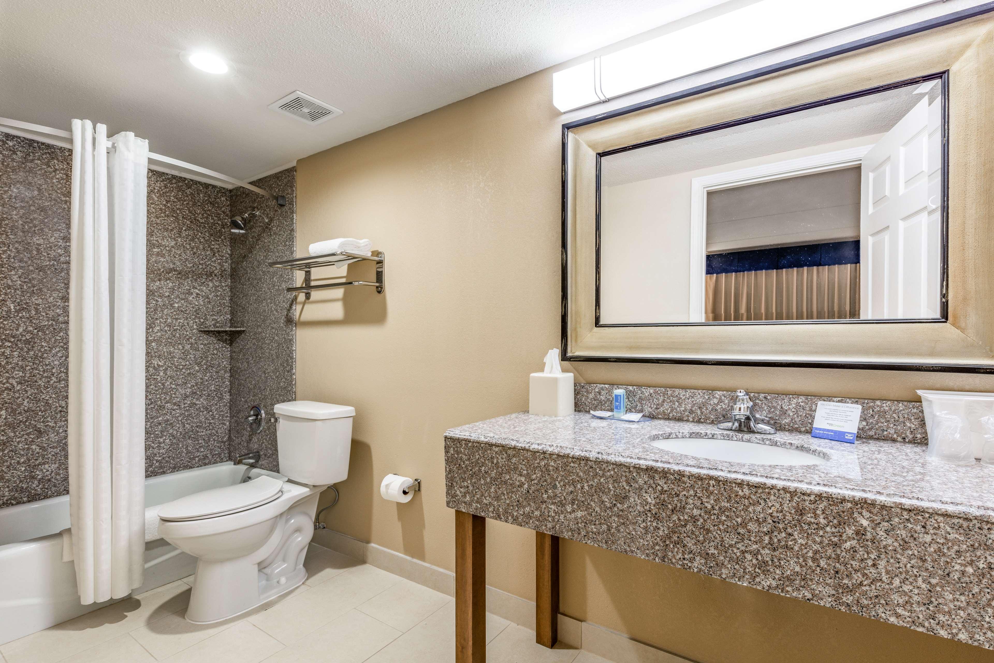 Western Premier Nyc Gateway Hotel 3*