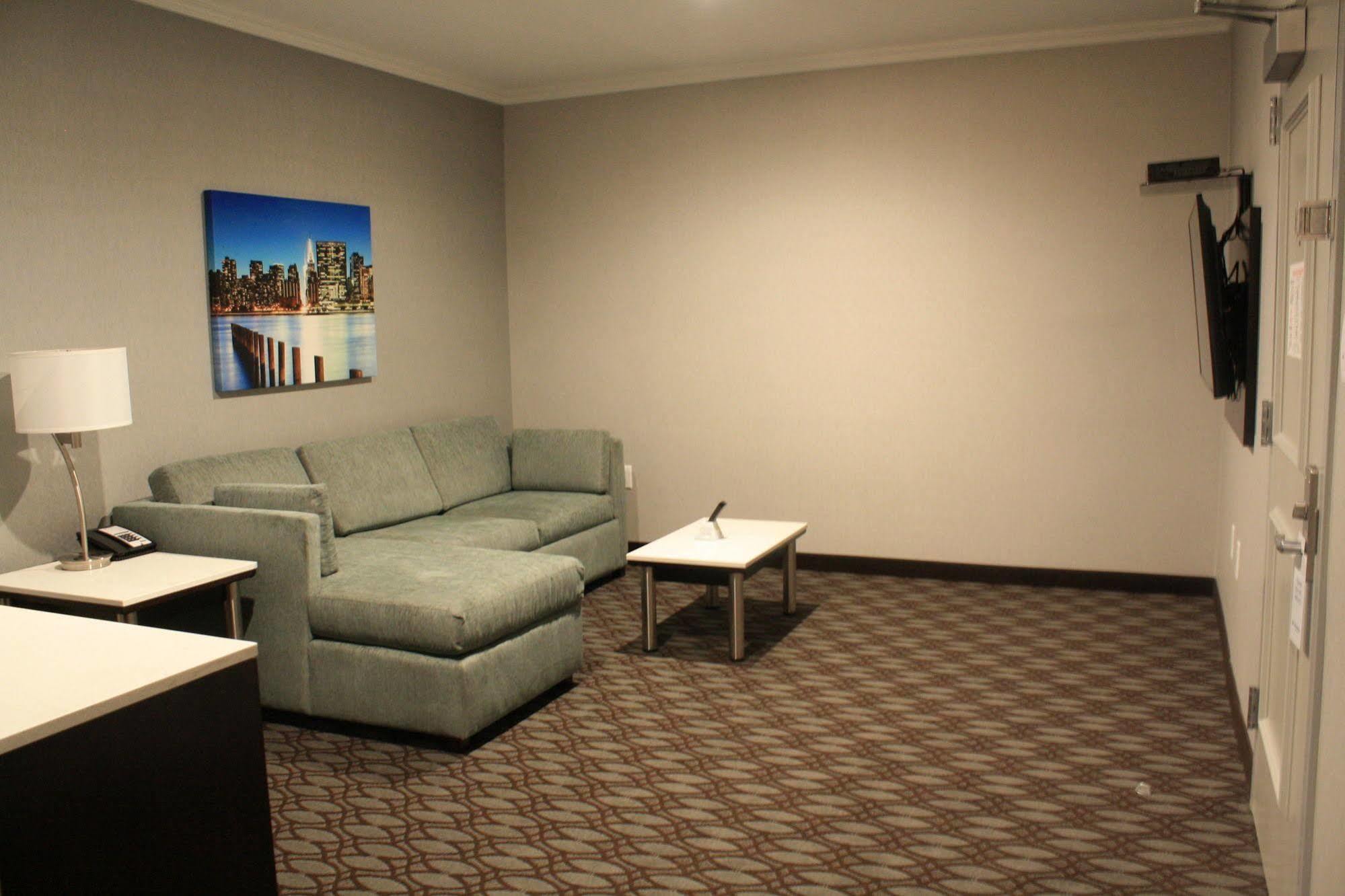 Hotel Western Premier Nyc Gateway 3*