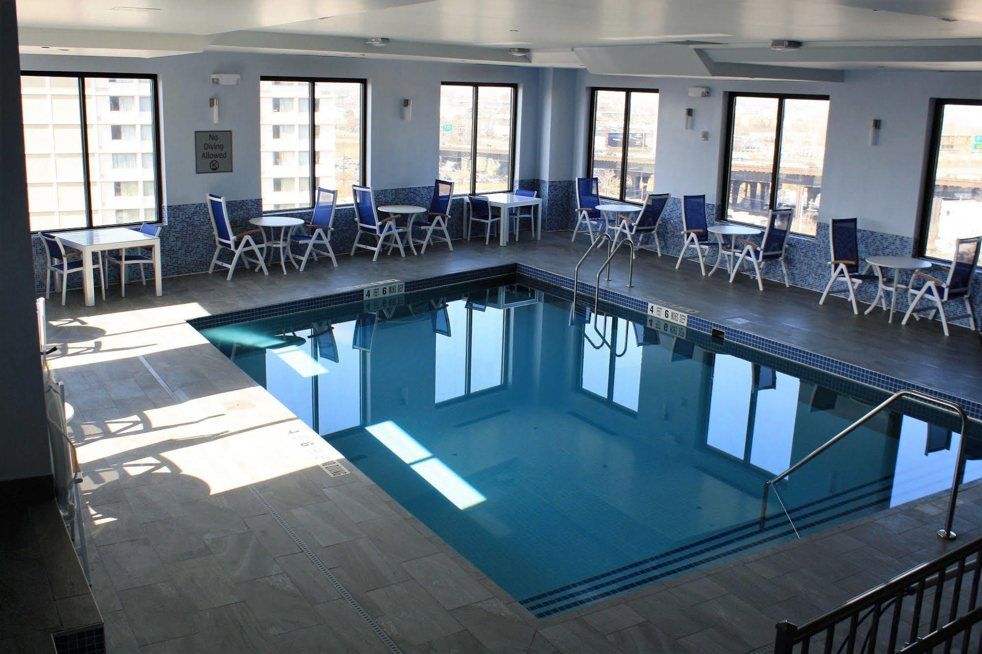 Hotel Western Premier Nyc Gateway 3*